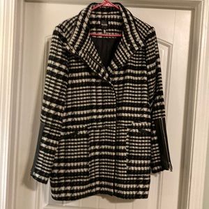 Black and White herringbone 3/4 jacket.